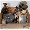 Image 1 : BOX OF WOOD HOME DECOR ITEMS