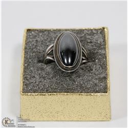 BLACK STONE OVAL VINTAGE RING