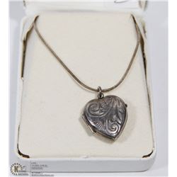 SILVER VINTAGE HEART LOCKET AND NECKLACE
