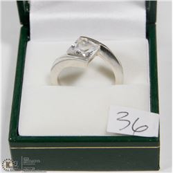 CLEAR STONE MODERN DESIGN RING