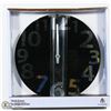 Image 1 : HOMETRENDS WALL CLOCK