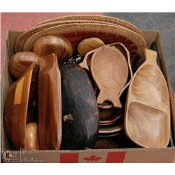 LOT OF ESTATE WOOD BOWLS & SERVING WARE