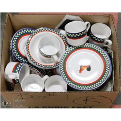 BOX OF FARM / ROOSTER DISH SET