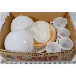 BOX OF GLASS WARES, INCL BUBBLE GLASS DIVIDED DISH