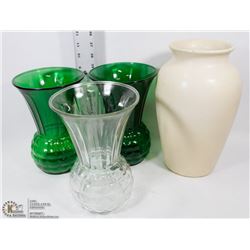 BOX WITH ANGEL DESIGN PLASTER VASE, EGGSHELL COLOR