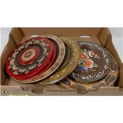 FLAT OF DECORATIVE WOOD PLATES