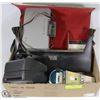 Image 1 : LOT OF 2 POLAROID CAMERAS, FLASH AND FLASHCUBES
