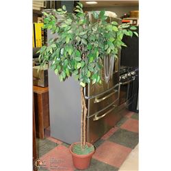 6 FOOT ARTIFICIAL TREE IN BASE - HOUSEHOLD