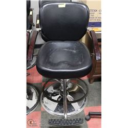 HYDRAULIC SALON CHAIR