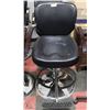 Image 1 : HYDRAULIC SALON CHAIR