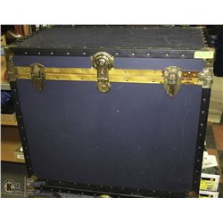 LARGE STEAMER TRUNK CEDER LINED 32X17X26