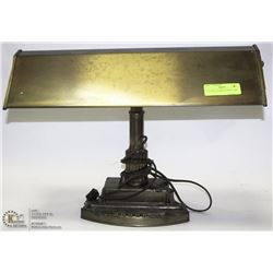1930S ORNATE BRASS DESK LAMP.