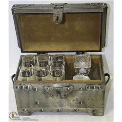 VINTAGE ANTIQUE DECANTER CHEST WITH 6 SHOT