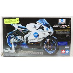 KONICA MINOLTA  HONDA MODEL KIT RC211V '06 1/12