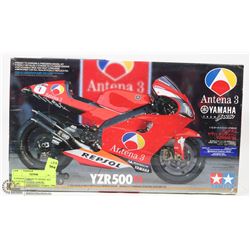 YAMAHA  YZR 500 '02 MODEL KIT 1/12 SCALE