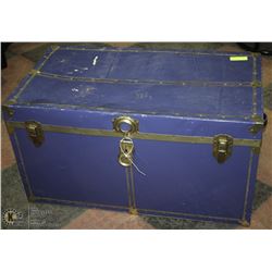 LARGE BLUE STEEL TRUNK WITH WORKING