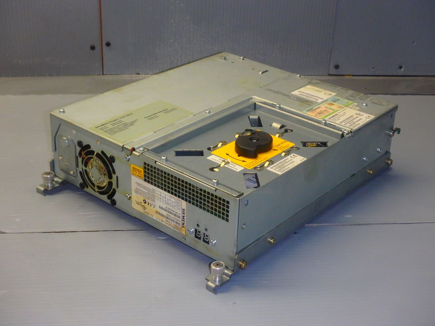 SIEMENS 6FC5210-0DF31-2AAO VERSION D PCU 50.3-C 1.5 GHZ WINXP PRO