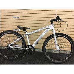 WHITE NO NAME 7 SPEED DIRT JUMPING BIKE