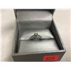 Image 1 : 10 KT WHITE GOLD LADIES DIAMOND RING