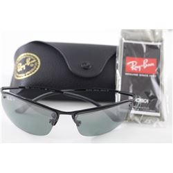 PAIR OF RAY-BAN SUNGLASSES WITH CASE