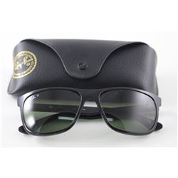 PAIR OF RAY-BAN SUNGLASSES WITH CASE