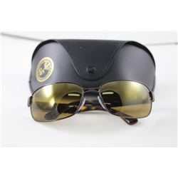 PAIR OF RAY-BAN SUNGLASSES WITH CASE