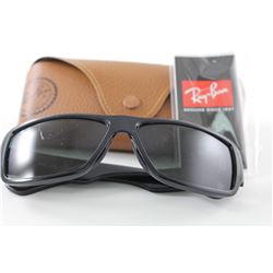 PAIR OF RAY-BAN SUNGLASSES WITH CASE