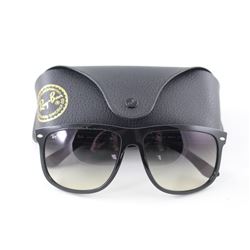 PAIR OF RAY-BAN SUNGLASSES WITH CASE