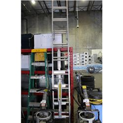 EXTENSION LADDER WITH LADDER JACKS