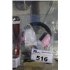 Image 2 : SHELF LOT OF HEADPHONES