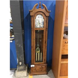 RIDGEWAY OAK CASED GRANDFATHER CLOCK (HAIRLINE CRACK IN FRONT GLASS)