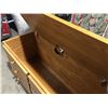 Image 2 : SOLID OAK BLANKET BOX