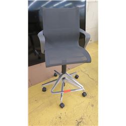 Modern Dark Gray Mesh Swivel Office Chair, Seat 19" Wide