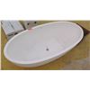 Image 2 : Large Oval Freestanding Bathtub, Resin Composite?, 67" L X, 31.5" W, 19" H