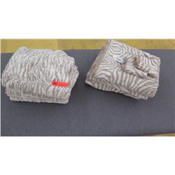 Qty 3 Bath Mats, Qty 3 Bath Towels, Qty 2 Wash Cloths
