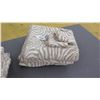 Image 3 : Qty 3 Bath Mats, Qty 3 Bath Towels, Qty 2 Wash Cloths