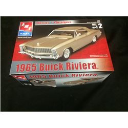 AMT/ERTL CLASSIC 1965 BUICK RIVIERA (1:25 SCALE) IN BOX