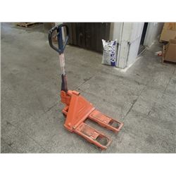 Crown Short Leg 5,500 lbs Pallet Jack