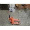 Image 2 : Crown Short Leg 5,500 lbs Pallet Jack