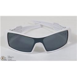 NEW REPLICA OAKLEY SUNGLASSES WHITE WITH BLACK