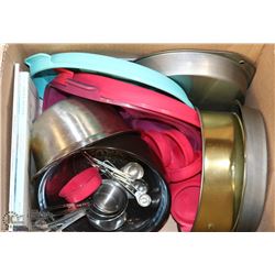 BOX OF BAKING PANS, SILICONE BAKING PANS & OTHER