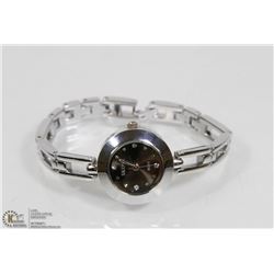 NEW 'SK ONE' STAINLESS FASHION WATCH WITH NEW