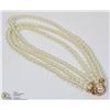 Image 1 : 3 STRAND FAUX PEARLS NECKLACE