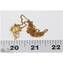 3 FAUX PEARL PENDANT ON 17" GOLDTONE NECKLACE.