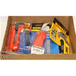 LOT OF DEWALT/OLFA/STANLEY BLADES/CUTTING