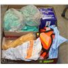 Image 1 : LARGE BOX WITH RUBBER CLEANING GLOVES + HI-VIZ