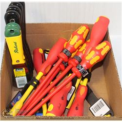 LOT OF INSULATED SCREWDRIVERS & ASSORTED PUTTY