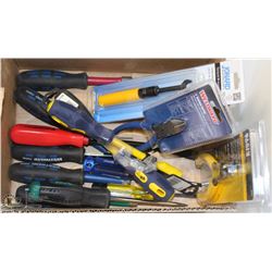 FLAT OF NEW ASSORTED HAND TOOLS/DRIVERS