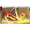 Image 1 : BOX WITH ASSORTED STRAPS AND PULLIES