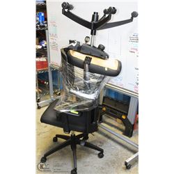 LOT OF 2 ROLLING OFFICE CHAIRS -ON CHOICE-